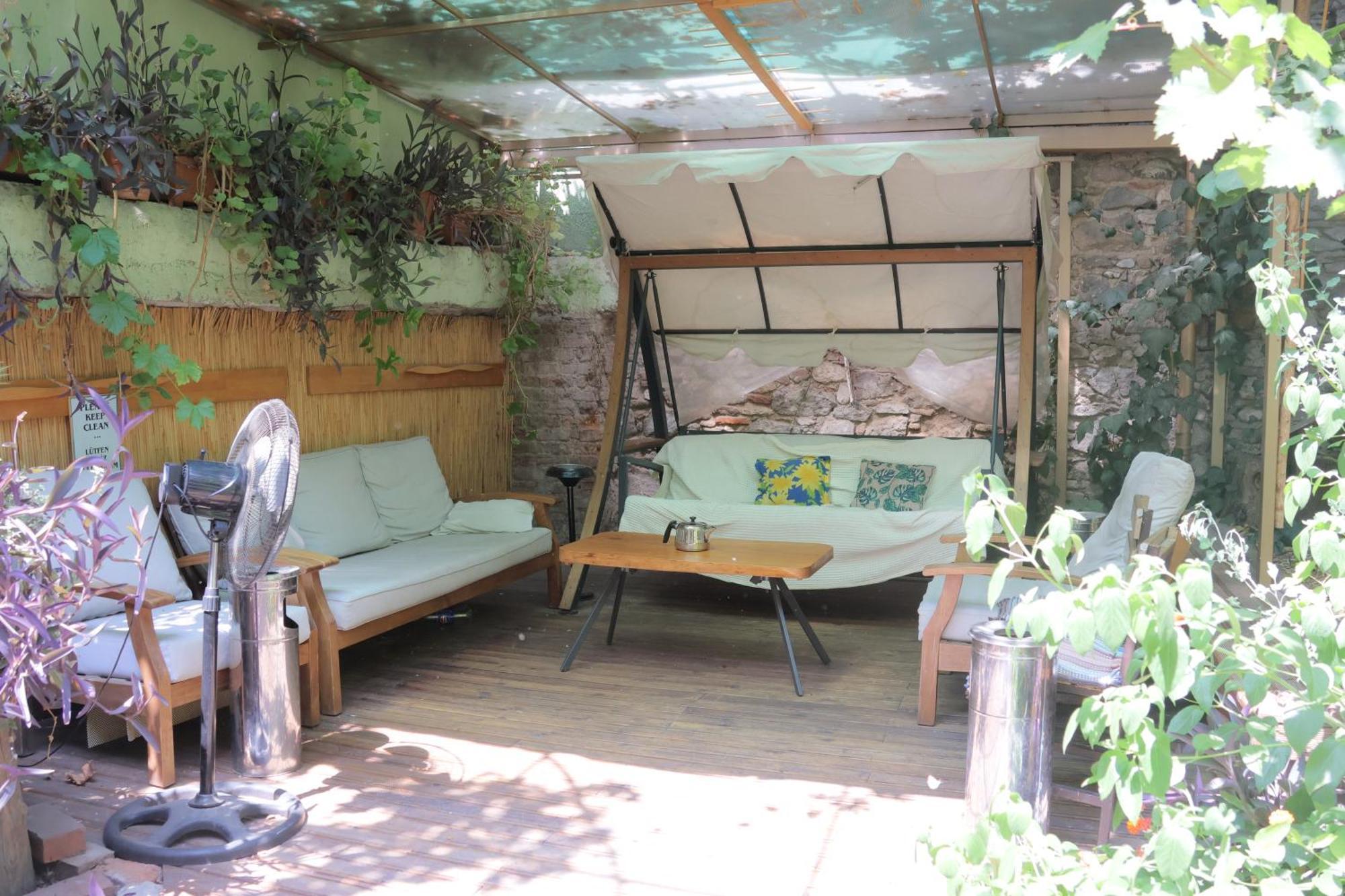 Lotus Garden Hostel İzmir Exterior foto